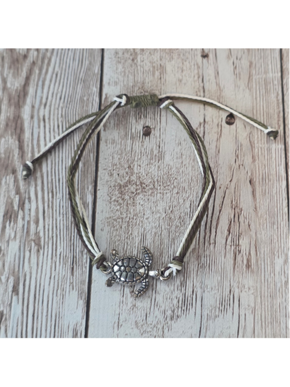 Women's Unbranded Turtle Bracelet Green and White NWOT